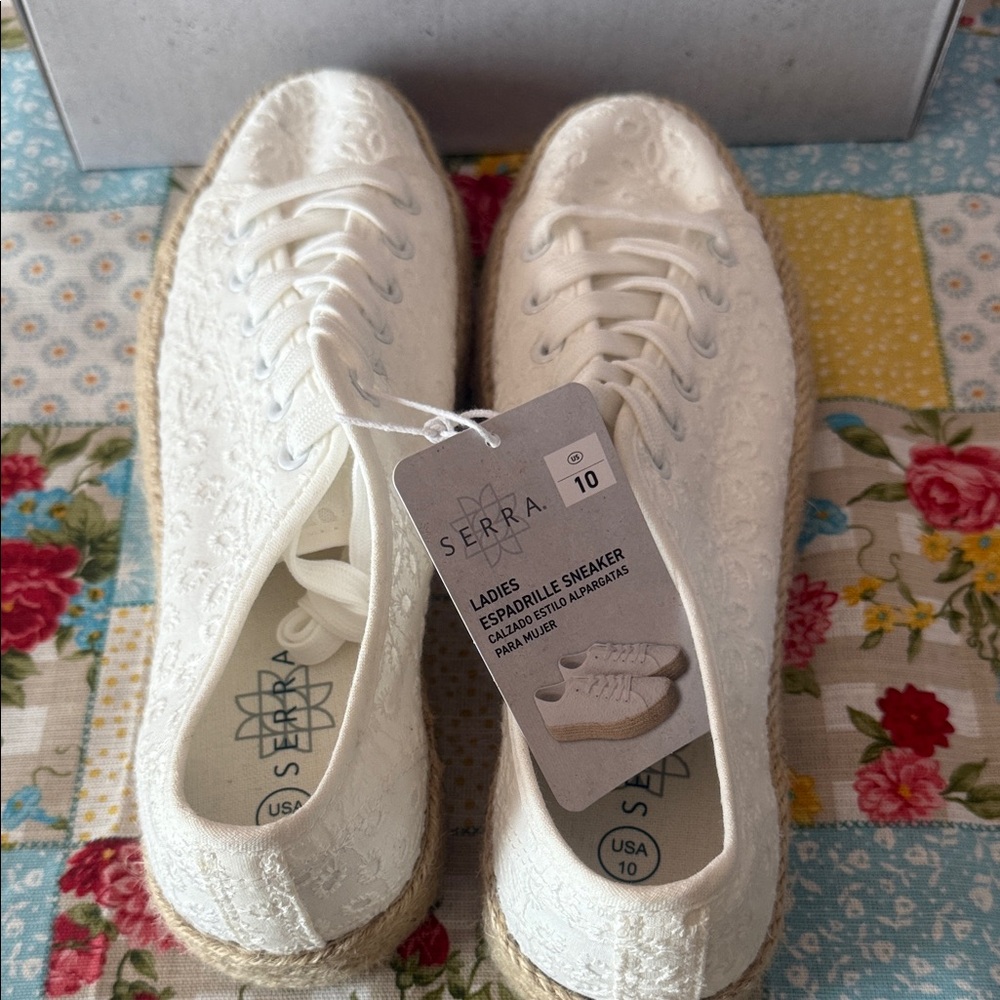 Sneakers- white lace